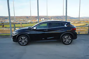 INFINITI Q30 2.2d PREMIUM CITY BLACK AWD DCT l 170 PS