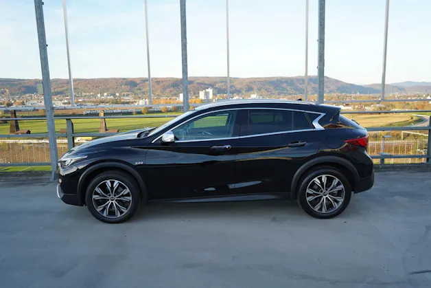 INFINITI Q30 2.2d PREMIUM CITY BLACK AWD DCT l 170 PS