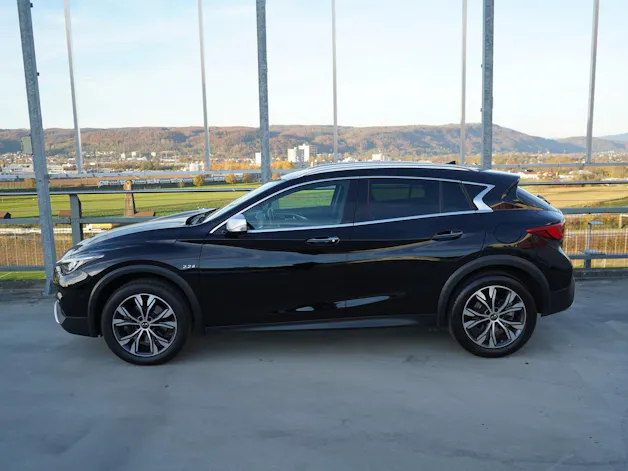 INFINITI Q30 2.2d PREMIUM CITY BLACK AWD DCT l 170 PS