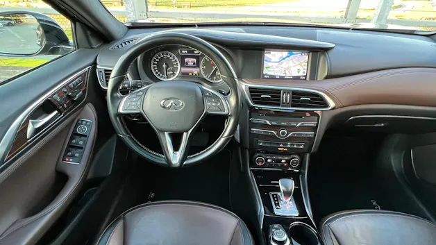 INFINITI Q30 2.2d PREMIUM CITY BLACK AWD DCT l 170 PS