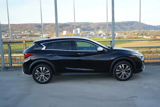 INFINITI Q30 2.2d PREMIUM CITY BLACK AWD DCT l 170 PS