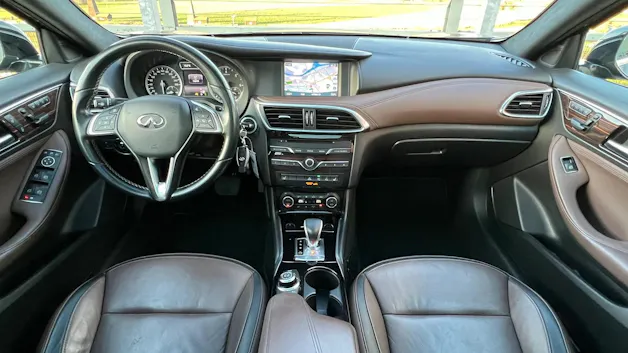 INFINITI Q30 2.2d PREMIUM CITY BLACK AWD DCT l 170 PS