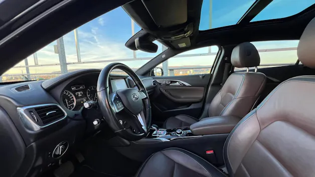 INFINITI Q30 2.2d PREMIUM CITY BLACK AWD DCT l 170 PS