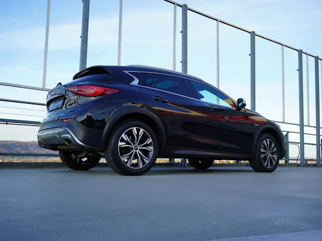 INFINITI Q30 2.2d PREMIUM CITY BLACK AWD DCT l 170 PS