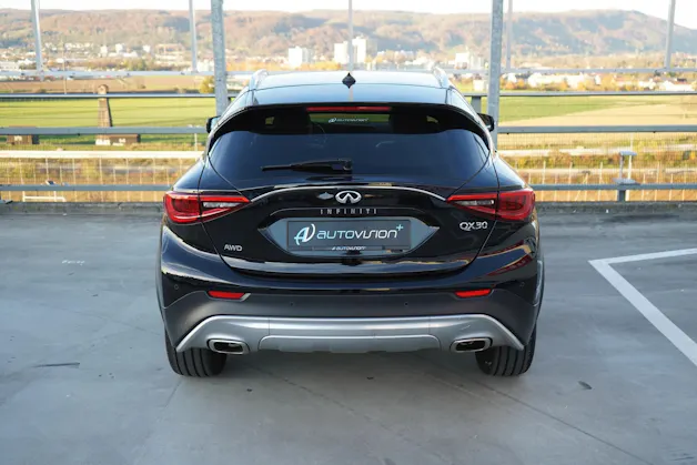 INFINITI Q30 2.2d PREMIUM CITY BLACK AWD DCT l 170 PS