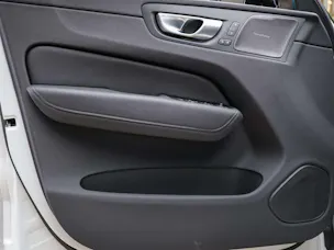 VOLVO XC60 B4 Diesel Mild Hybrid AWD Ultimate Dark Geartronic *Panorama*Head-Up*Standheizung*