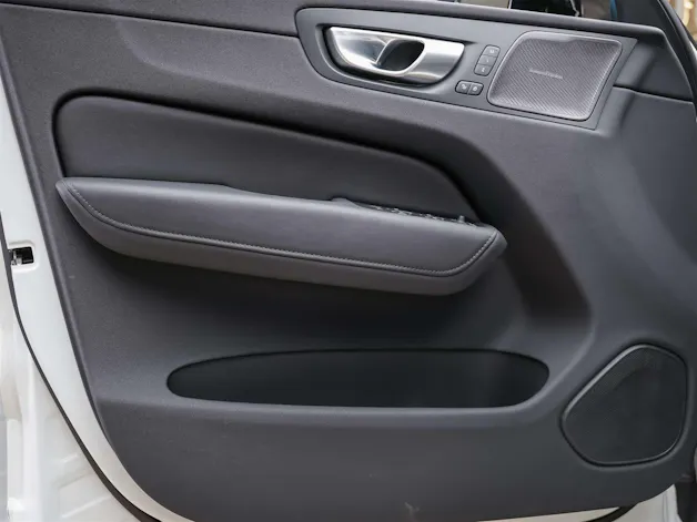 VOLVO XC60 B4 Diesel Mild Hybrid AWD Ultimate Dark Geartronic *Panorama*Head-Up*Standheizung*