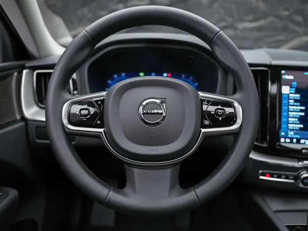 VOLVO XC60 B4 Diesel Mild Hybrid AWD Ultimate Dark Geartronic *Panorama*Head-Up*Standheizung*