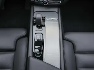 VOLVO XC60 B4 Diesel Mild Hybrid AWD Ultimate Dark Geartronic *Panorama*Head-Up*Standheizung*