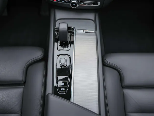 VOLVO XC60 B4 Diesel Mild Hybrid AWD Ultimate Dark Geartronic *Panorama*Head-Up*Standheizung*