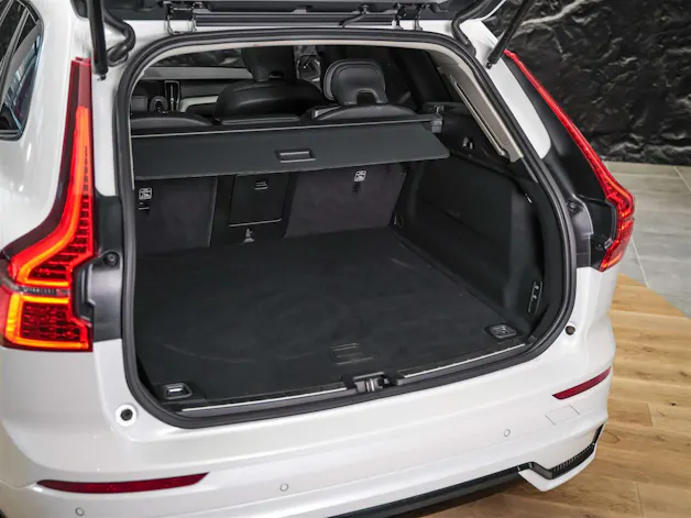 VOLVO XC60 B4 Diesel Mild Hybrid AWD Ultimate Dark Geartronic *Panorama*Head-Up*Standheizung*