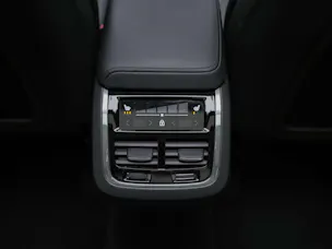 VOLVO XC60 B4 Diesel Mild Hybrid AWD Ultimate Dark Geartronic *Panorama*Head-Up*Standheizung*