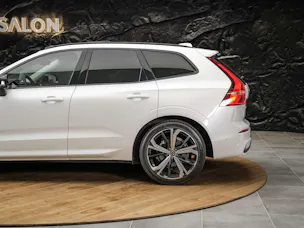 VOLVO XC60 B4 Diesel Mild Hybrid AWD Ultimate Dark Geartronic *Panorama*Head-Up*Standheizung*