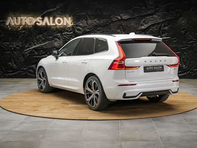 VOLVO XC60 B4 Diesel Mild Hybrid AWD Ultimate Dark Geartronic *Panorama*Head-Up*Standheizung*