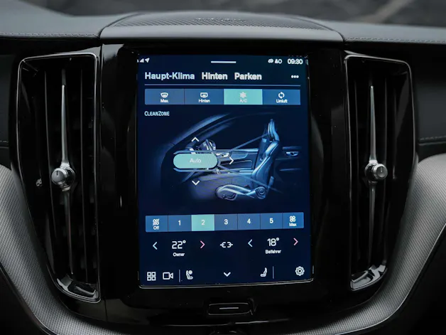 VOLVO XC60 B4 Diesel Mild Hybrid AWD Ultimate Dark Geartronic *Panorama*Head-Up*Standheizung*