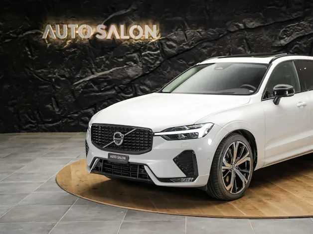 VOLVO XC60 B4 Diesel Mild Hybrid AWD Ultimate Dark Geartronic *Panorama*Head-Up*Standheizung*
