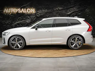 VOLVO XC60 B4 Diesel Mild Hybrid AWD Ultimate Dark Geartronic *Panorama*Head-Up*Standheizung*