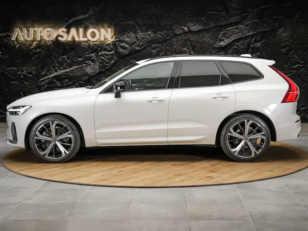 VOLVO XC60 B4 Diesel Mild Hybrid AWD Ultimate Dark Geartronic *Panorama*Head-Up*Standheizung*