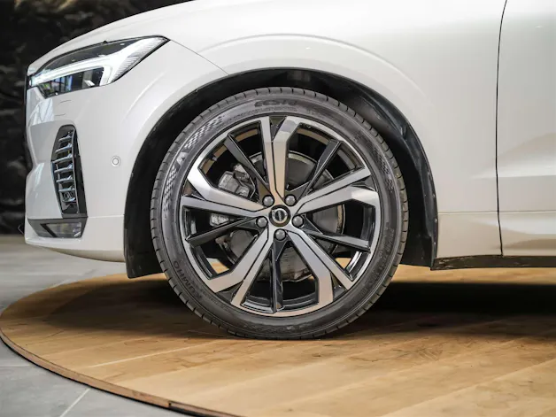 VOLVO XC60 B4 Diesel Mild Hybrid AWD Ultimate Dark Geartronic *Panorama*Head-Up*Standheizung*