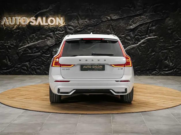 VOLVO XC60 B4 Diesel Mild Hybrid AWD Ultimate Dark Geartronic *Panorama*Head-Up*Standheizung*