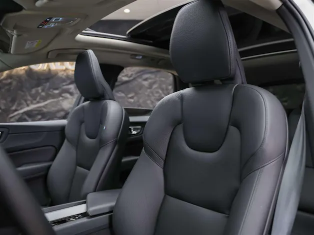 VOLVO XC60 B4 Diesel Mild Hybrid AWD Ultimate Dark Geartronic *Panorama*Head-Up*Standheizung*