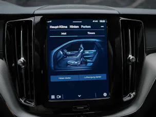 VOLVO XC60 B4 Diesel Mild Hybrid AWD Ultimate Dark Geartronic *Panorama*Head-Up*Standheizung*