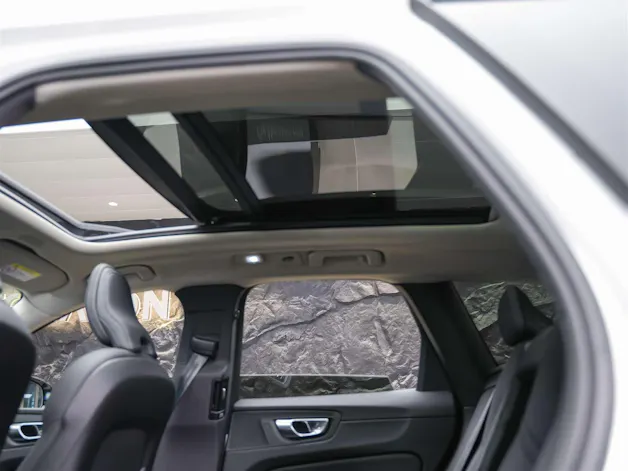 VOLVO XC60 B4 Diesel Mild Hybrid AWD Ultimate Dark Geartronic *Panorama*Head-Up*Standheizung*