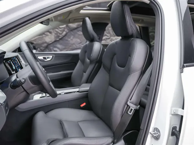 VOLVO XC60 B4 Diesel Mild Hybrid AWD Ultimate Dark Geartronic *Panorama*Head-Up*Standheizung*