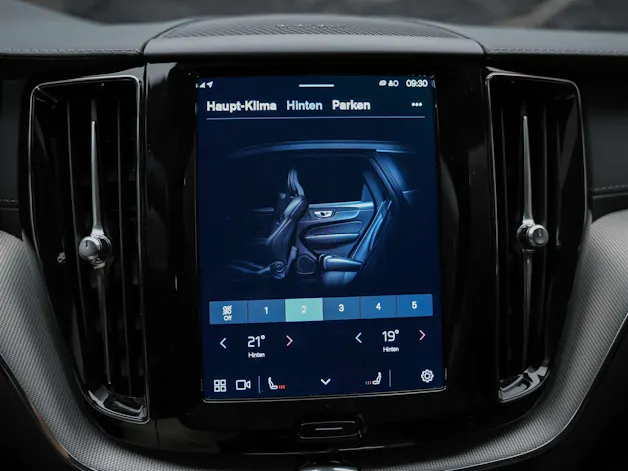 VOLVO XC60 B4 Diesel Mild Hybrid AWD Ultimate Dark Geartronic *Panorama*Head-Up*Standheizung*