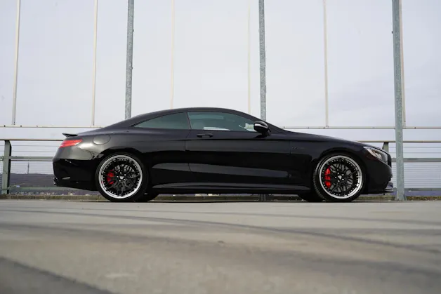 MERCEDES-BENZ S 63 AMG COUPÉ 4MATIC BLACK SPEEDSHIFT MCT l 585 PS