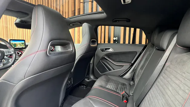 MERCEDES-BENZ CLA SHOOTING BRAKE 45 AMG NIGHT 4MATIC SPEEDSHIFT l 381 PS