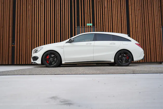 MERCEDES-BENZ CLA SHOOTING BRAKE 45 AMG NIGHT 4MATIC SPEEDSHIFT l 381 PS