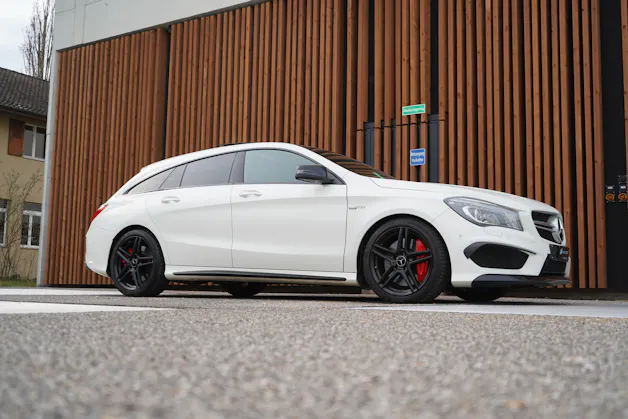 MERCEDES-BENZ CLA SHOOTING BRAKE 45 AMG NIGHT 4MATIC SPEEDSHIFT l 381 PS