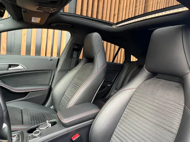 MERCEDES-BENZ CLA SHOOTING BRAKE 45 AMG NIGHT 4MATIC SPEEDSHIFT l 381 PS
