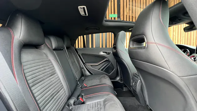 MERCEDES-BENZ CLA SHOOTING BRAKE 45 AMG NIGHT 4MATIC SPEEDSHIFT l 381 PS