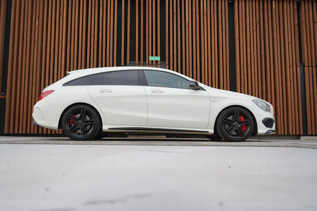 MERCEDES-BENZ CLA SHOOTING BRAKE 45 AMG NIGHT 4MATIC SPEEDSHIFT l 381 PS