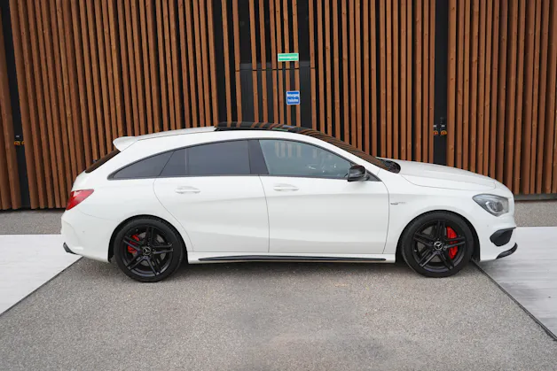 MERCEDES-BENZ CLA SHOOTING BRAKE 45 AMG NIGHT 4MATIC SPEEDSHIFT l 381 PS