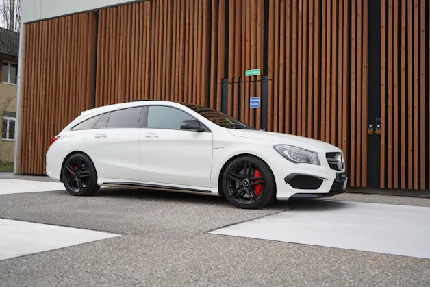 MERCEDES-BENZ CLA SHOOTING BRAKE 45 AMG NIGHT 4MATIC SPEEDSHIFT l 381 PS