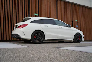 MERCEDES-BENZ CLA SHOOTING BRAKE 45 AMG NIGHT 4MATIC SPEEDSHIFT l 381 PS