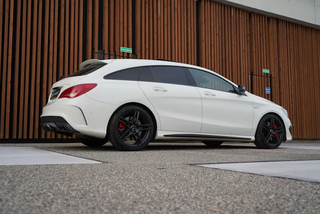 MERCEDES-BENZ CLA SHOOTING BRAKE 45 AMG NIGHT 4MATIC SPEEDSHIFT l 381 PS
