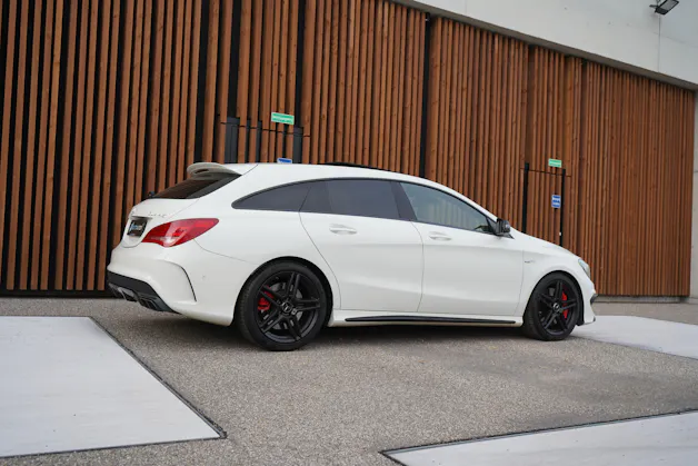 MERCEDES-BENZ CLA SHOOTING BRAKE 45 AMG NIGHT 4MATIC SPEEDSHIFT l 381 PS