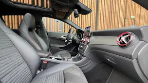 MERCEDES-BENZ CLA SHOOTING BRAKE 45 AMG NIGHT 4MATIC SPEEDSHIFT l 381 PS