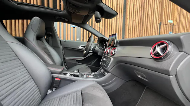 MERCEDES-BENZ CLA SHOOTING BRAKE 45 AMG NIGHT 4MATIC SPEEDSHIFT l 381 PS