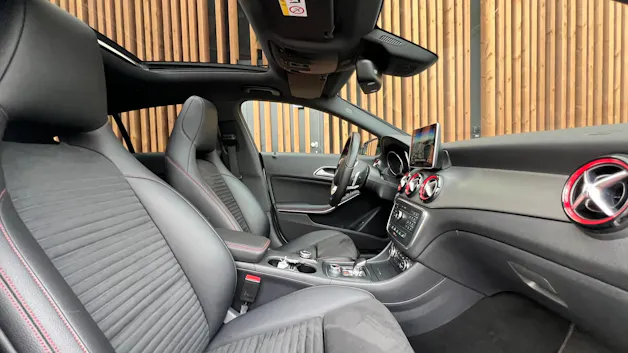 MERCEDES-BENZ CLA SHOOTING BRAKE 45 AMG NIGHT 4MATIC SPEEDSHIFT l 381 PS