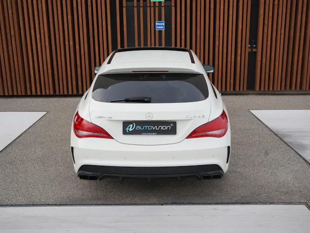 MERCEDES-BENZ CLA SHOOTING BRAKE 45 AMG NIGHT 4MATIC SPEEDSHIFT l 381 PS