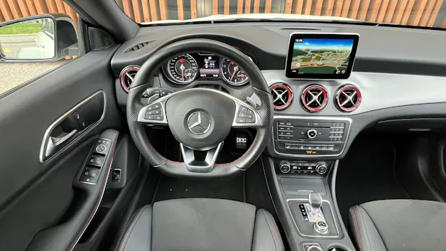MERCEDES-BENZ CLA SHOOTING BRAKE 45 AMG NIGHT 4MATIC SPEEDSHIFT l 381 PS