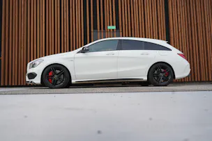 MERCEDES-BENZ CLA SHOOTING BRAKE 45 AMG NIGHT 4MATIC SPEEDSHIFT l 381 PS