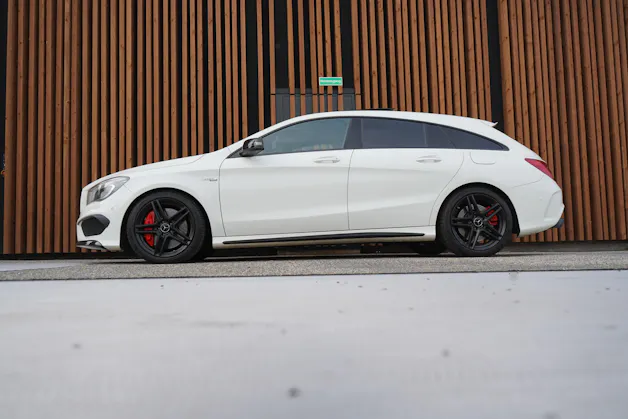 MERCEDES-BENZ CLA SHOOTING BRAKE 45 AMG NIGHT 4MATIC SPEEDSHIFT l 381 PS