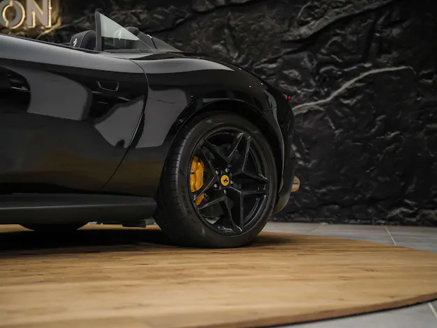 FERRARI Roma Spider 3.9 V8 T *ALL BLACK*Sitzbelüftung*JBL*