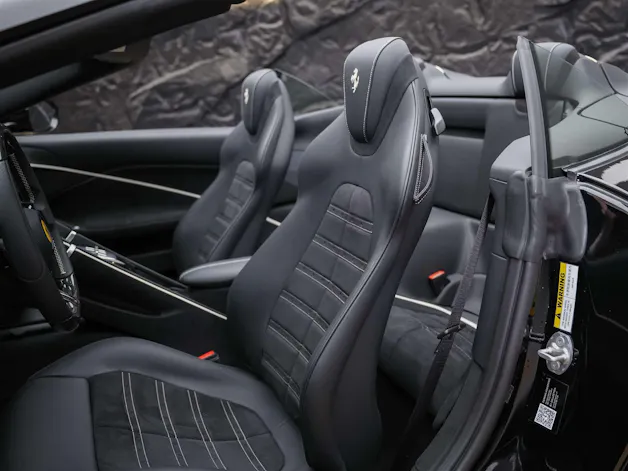 FERRARI Roma Spider 3.9 V8 T *ALL BLACK*Sitzbelüftung*JBL*